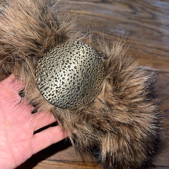 Faux fur fuzzy adjustable belt with 3" round metal buckle/new /L - Picture 2 of 3